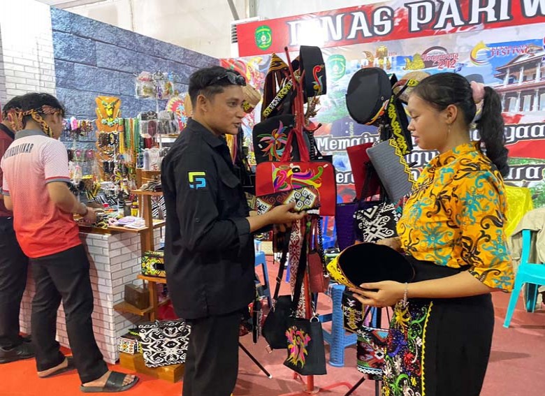 Pelaku IKM Berhasil Tingkatkan Penghasilan Selama Mengikuti Expo Erau