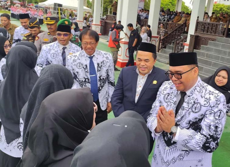 Peringatan Hari Guru Ke-80 :  Ketua DPRD Kukar Tekankan Pentingnya Peran Guru dalam Membangun Kualitas SDM
