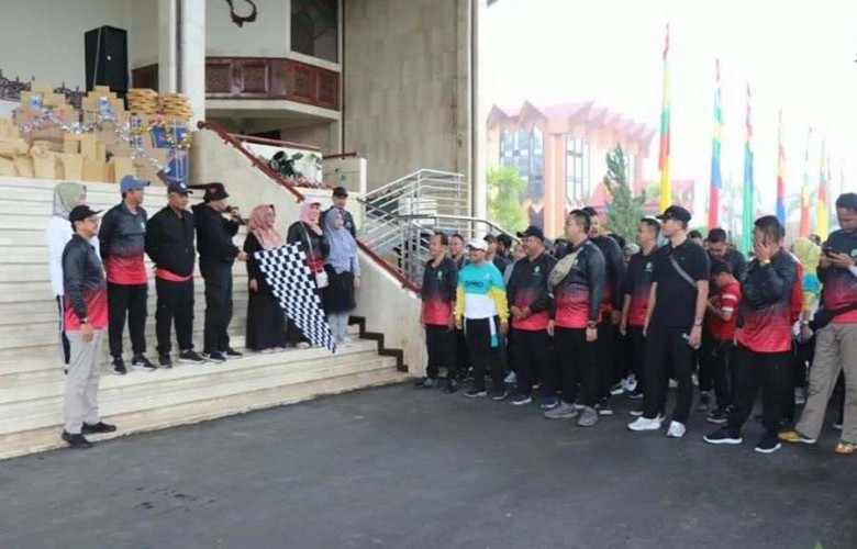 Sekretariat DPRD Kaltim Gelar Jalan Sehat Memeriahkan HUT Kaltim ke 66 Tahun