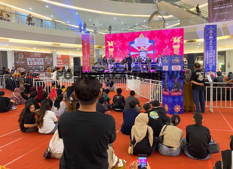Pergelaran Raya Budaya Nuju Erau Adat Kutai 2024 Sukses Memikat Pengunjung  di 4 Kota