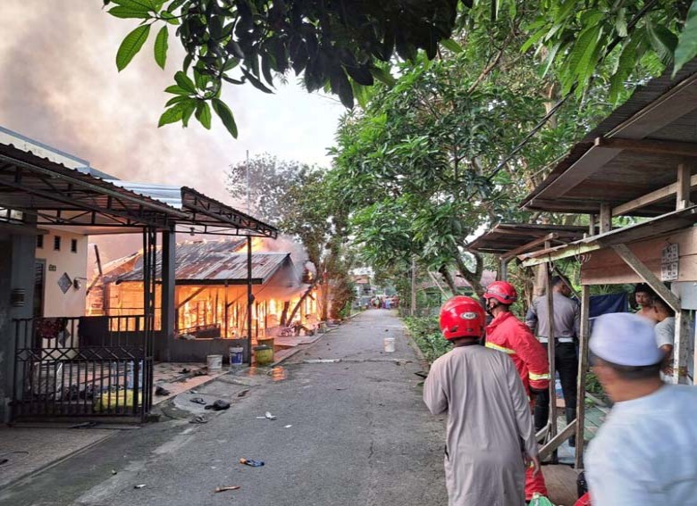4 Rumah Warga Di Gang Pandan Wangi Berau Ludes Terbakar