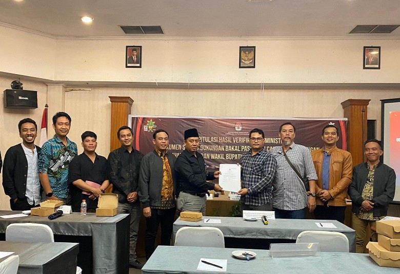 Pasangan Bacalon AYL-AZ Belum Memenuhi Syarat