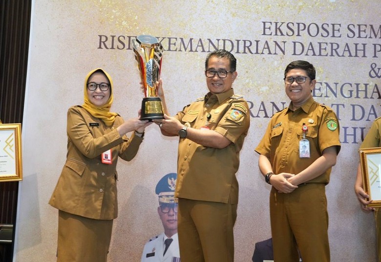Pj Gubernur: Reward dan Punishment Harus Sama-sama Diumumkan