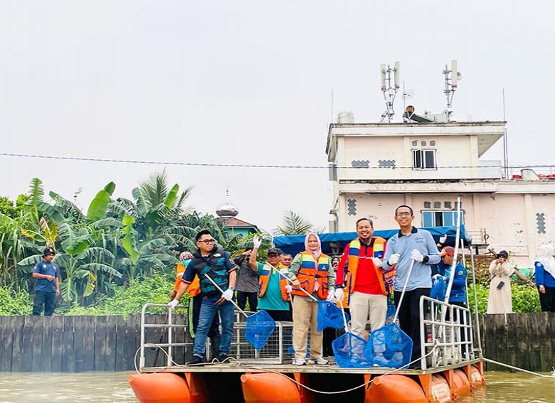 Aksi Bersih Sungai Segah : DLHK Berau Dorong Masyarakat Menjaga Sumber Kehidupan dan Penggerak Ekonomi Daerah