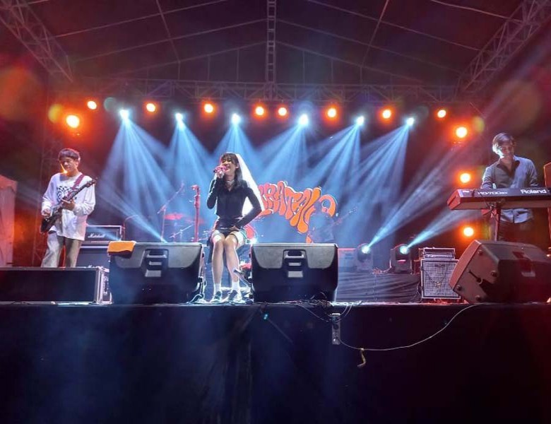 Penampilan Vierratle dan Okkay Sukses Pukau Penonton di Festival Musik Kukar Love Story