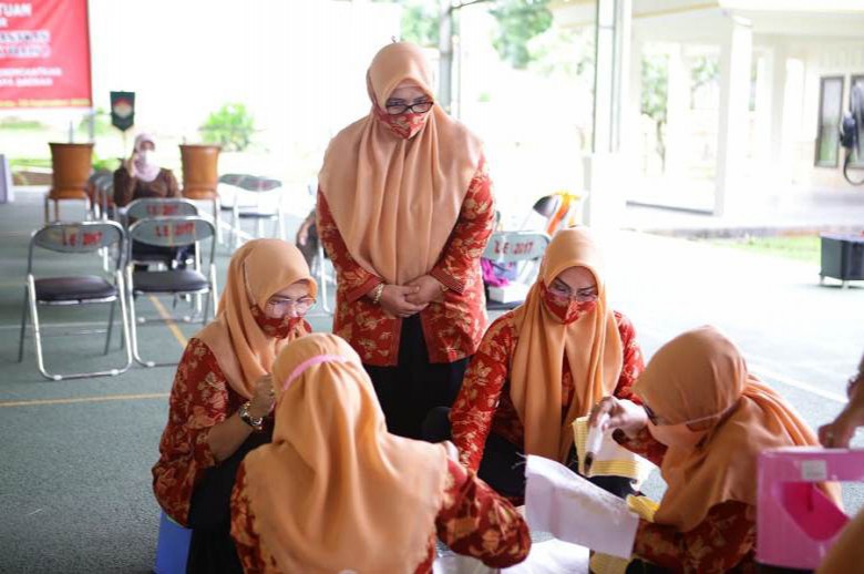 Pengurus DWP Kaltim Dilatih Membatik