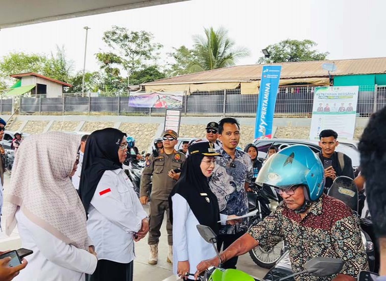 Bupati Sri Juniarsih Turun ke Lapangan Sidak SPBU : “Tambah Kuota tak Akan Cukup Jika Pengetap Masih Bermain”