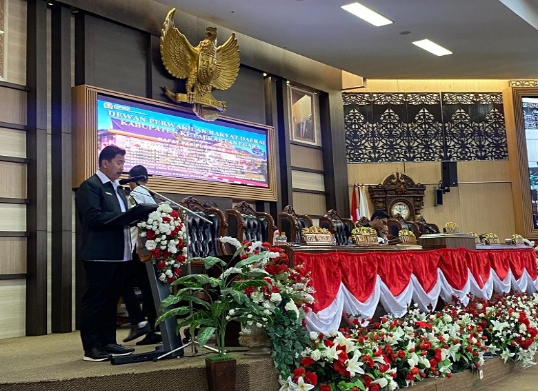 Rapat Pripurna, Pemkab Kukar Sampaikan Tanggapan Pandangan Fraksi DPRD Terkait 7 Raperda Pembentukan Desa