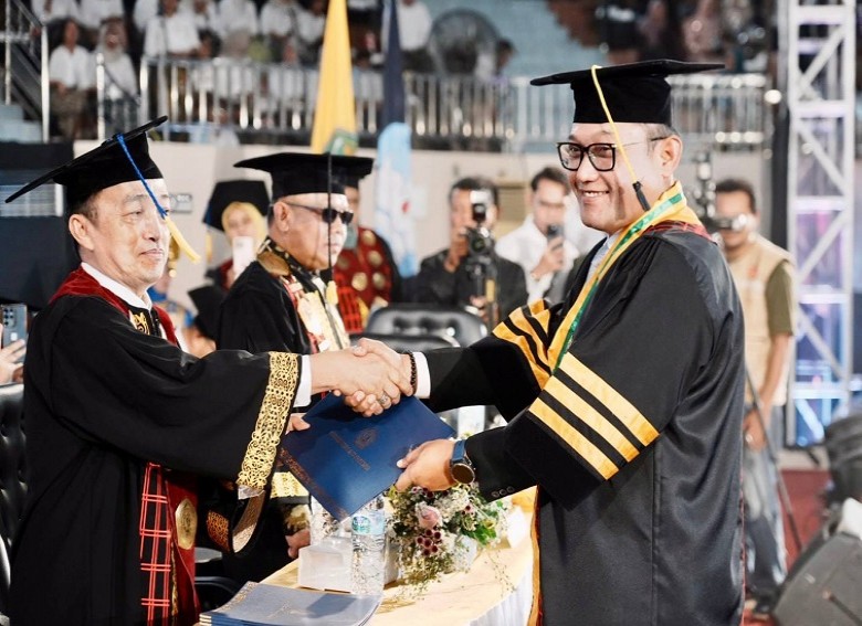Wagub Seno Aji Resmi Sandang Gelar Doktor Ilmu Lingkungan dari Unmul