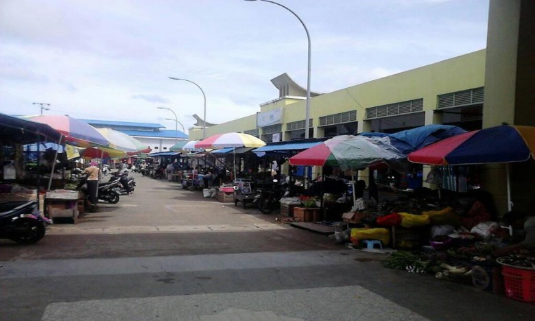Pedagang Pasar Mangkurawang Keluhkan Pembeli Semakin Sepi