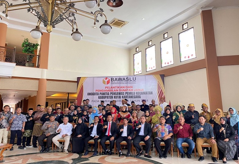 Ketua Bawaslu Kukar Lantik 59 Panwaslu Kecamatan