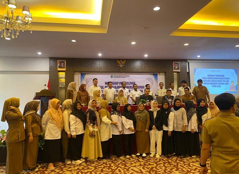 50 Guru Ikut Workshop Penyusunan Modul Bahasa Daerah 