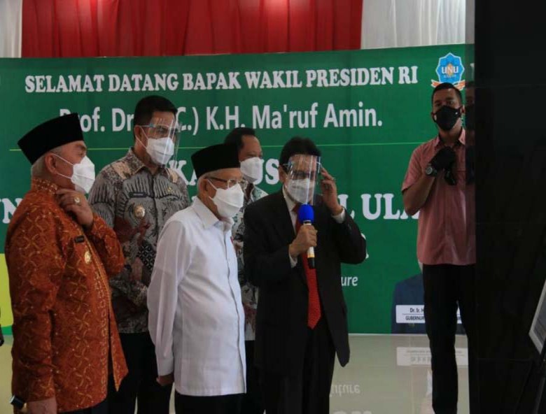 Persembahan Menawan Gubernur Kaltm