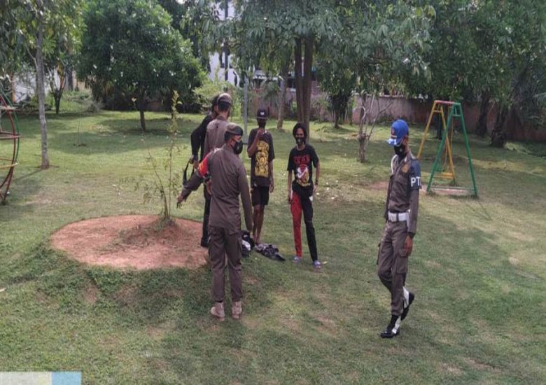 Satpol PP Amankan 7 Remaja Pesta Lem di Areal Taman Pintar Tenggarong