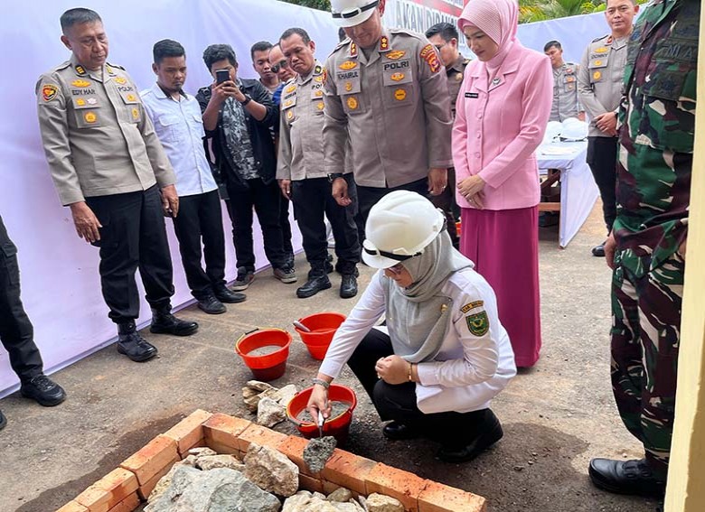 Groundbreaking Renovasi Gedung R.E. Widargo Untuk Satuan Pelayanan Pemenuhan Gizi di Kabupaten Berau
