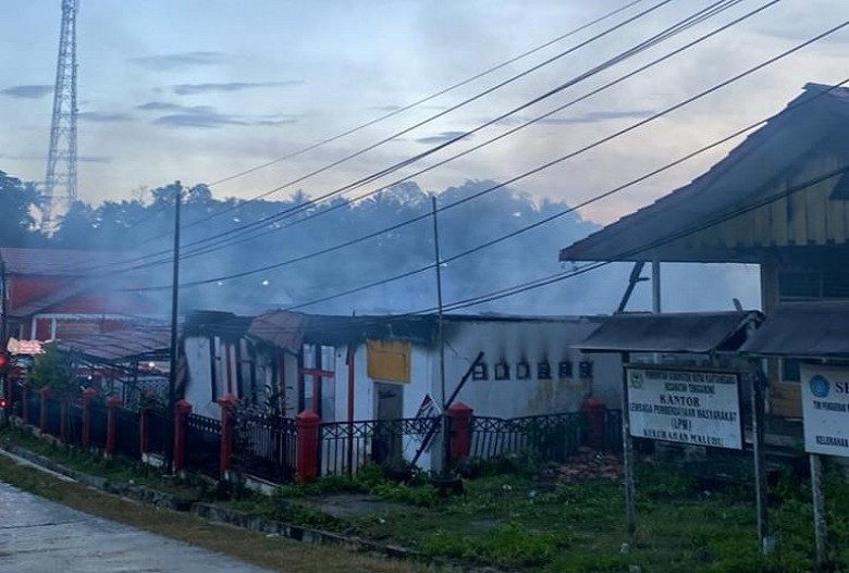 Kantor Kelurahan Maluhu Dilalap Sijago Merah