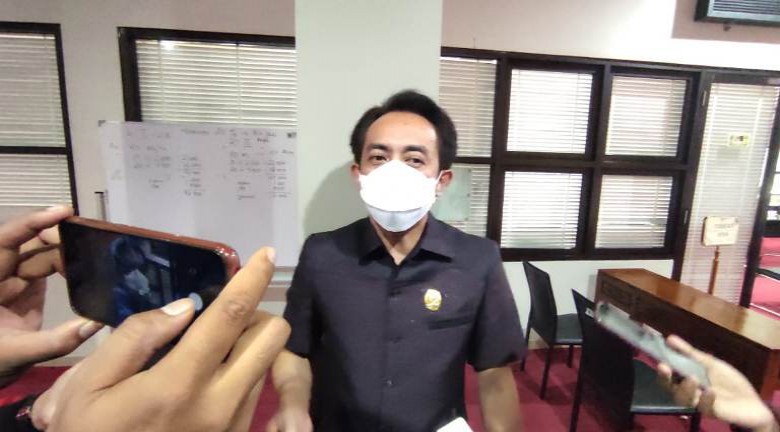 Ketua Komisi II Rustam : Minta Segera Selesaikan Administrasi Fasum Fasos di Belimbing