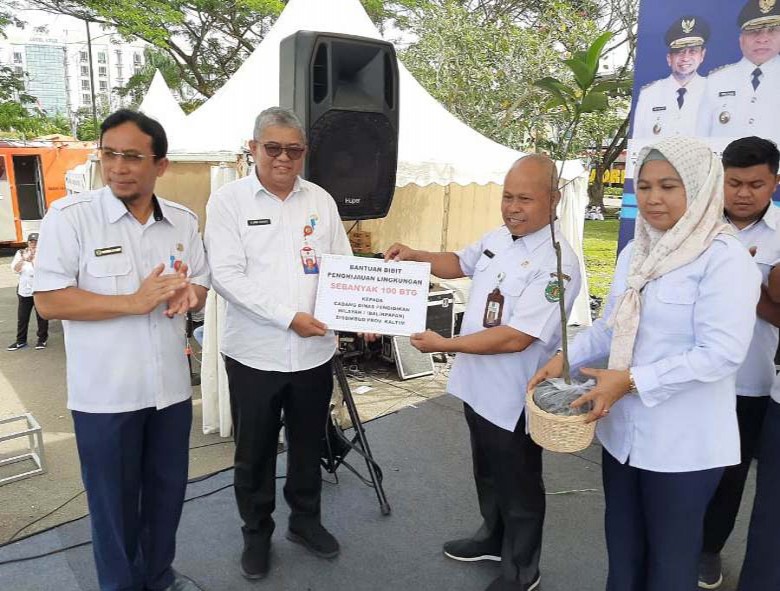 Meriahkan Pesta Rakyat Kaltim 2023, Dishut Bagikan 2.000 Bibit Pohon Endemik dan Buah-buahan