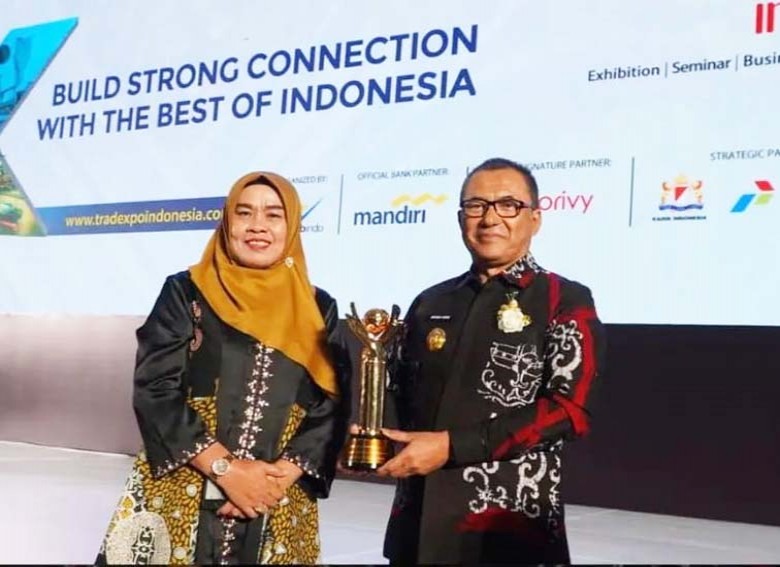 Dukung Ekspor Bupati Berau Terima Penghargaan Primaniyarta 2024