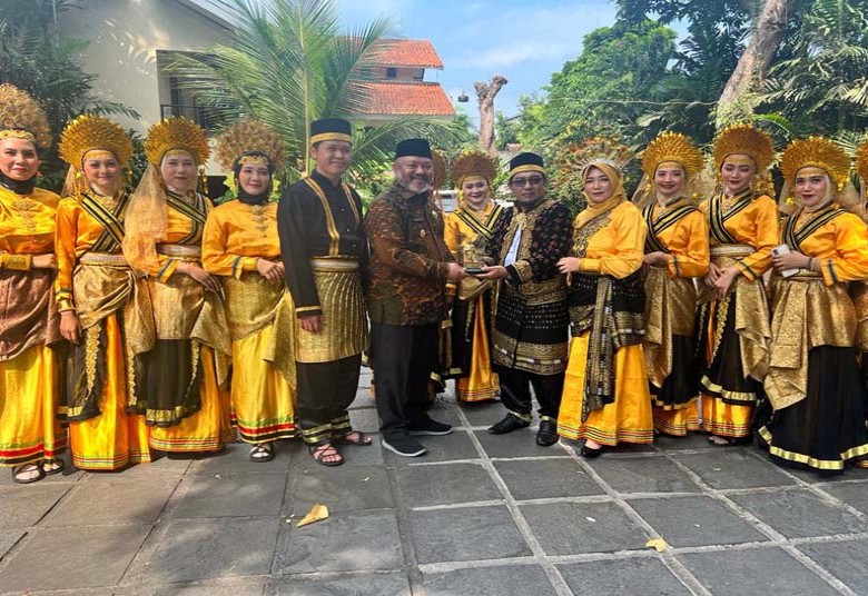Wabup Gamalis Pimpin Duta Seni Budaya Berau dalam BEN Carnifal 2nd 2023 di Kota Blitar