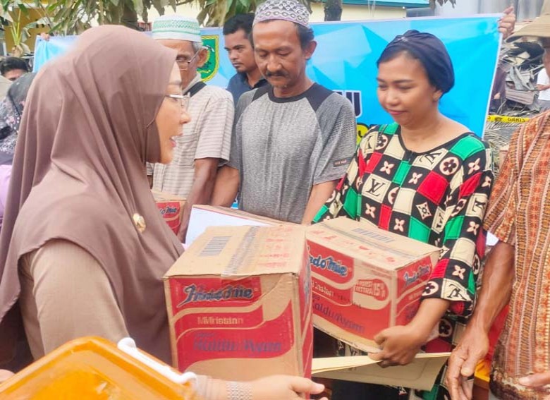 Bupati Berau Salurkan Bantuan Sosial untuk Korban Kebakaran di Tanjung Redeb