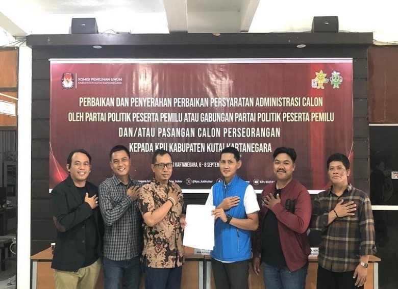 Tiga Bapaslon Bupati dan Wakil Bupati Serahkan Berkas Perbaikan Administrasi Persyaratan ke KPU Kukar