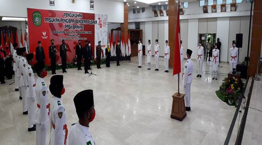 Bupati Edi Damansyah Kukuhkan Anggota Paskibraka 2021