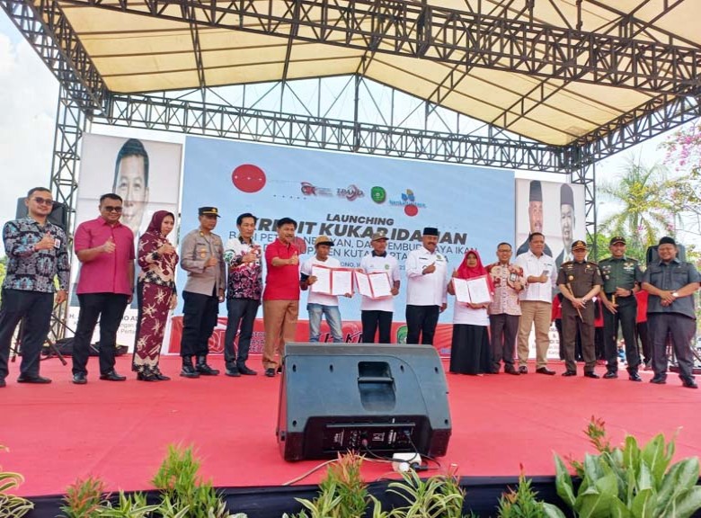 Bupati Edi Launching Program KKI Bagi Nelayan dan Petani