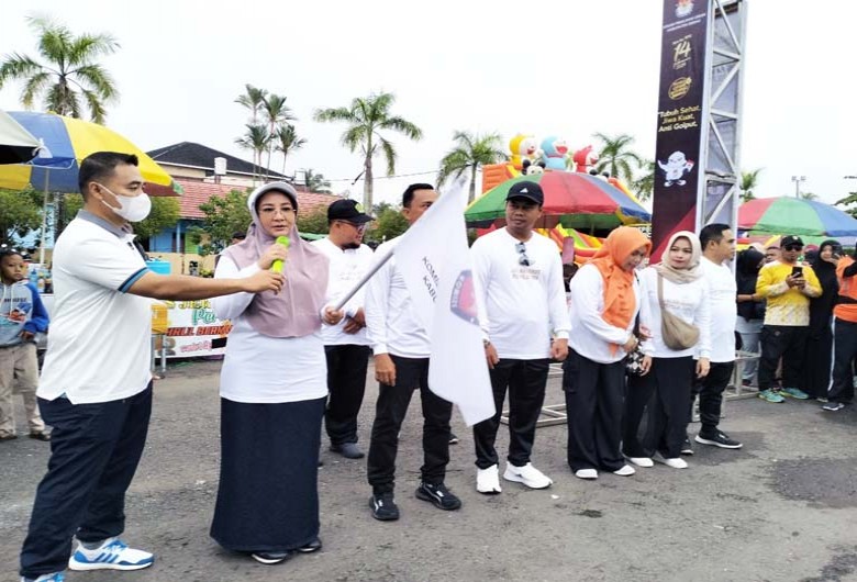 Antusias Masyarakat Berau Ikuti Jalan Sehat Menuju Pemilu 2024