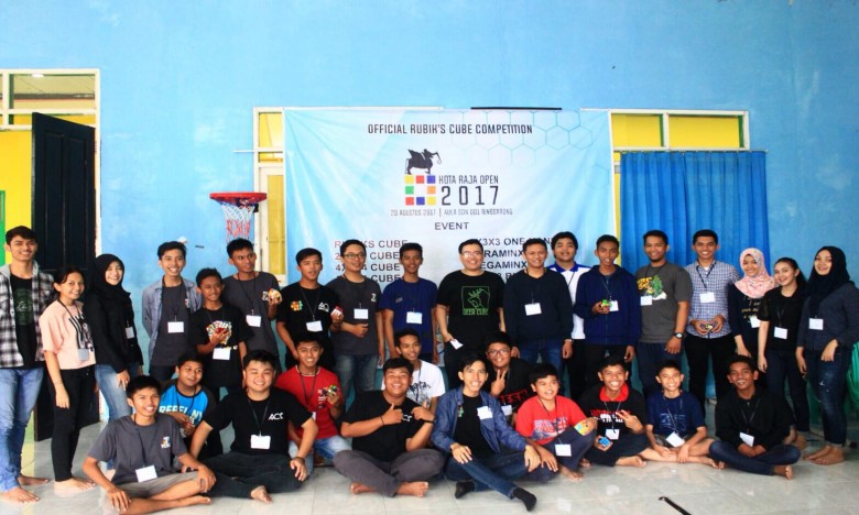 Luar Biasa, Peserta Kompetisi Rubik Pecahkan Rekor Nasional