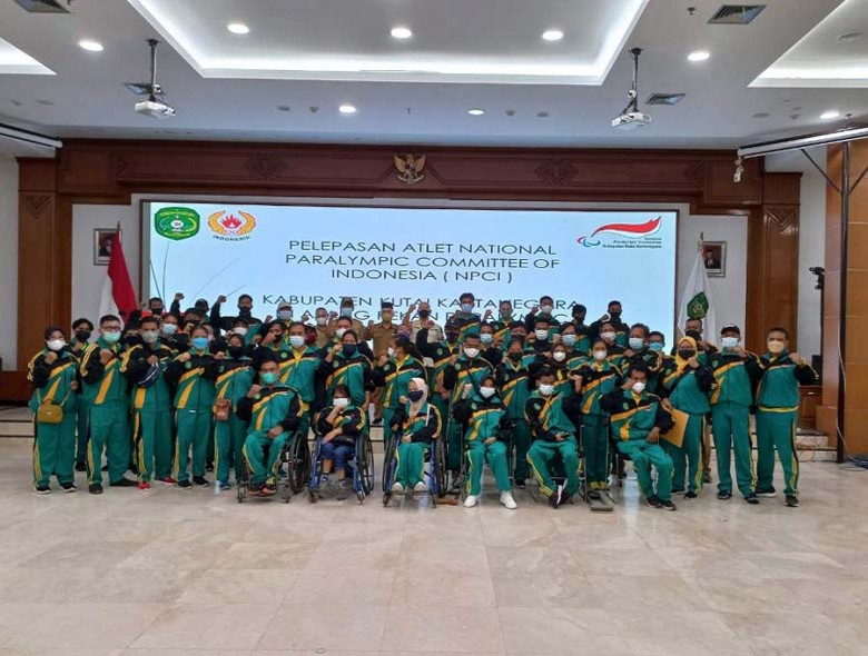 Asisten I Pemkab Kukar Resmi Lepas 33 Atlet Paralympic Ikuti Peparnas XVI Papua 2021
