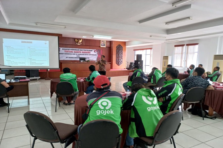 Puluhan Ojol Ikuti Penyuluhan Narkoba di Polres Kukar