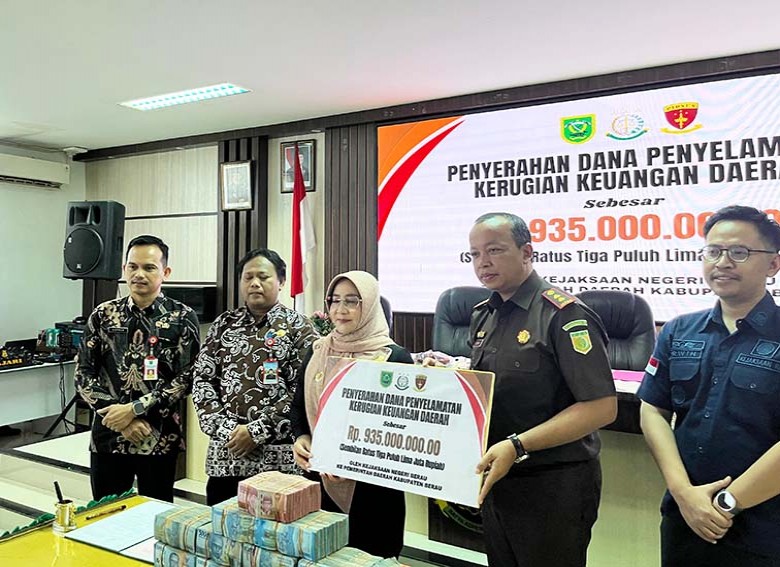 Kejari Berau Serahkan Dana Hasil Penyelamatan Kerugian Daerah Rp935 Juta ke Pemkab Berau