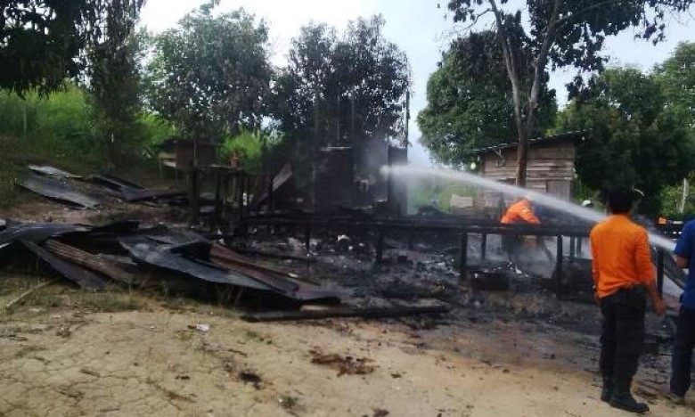 Diduga Konsleting, 1 Rumah Ludes Terbakar