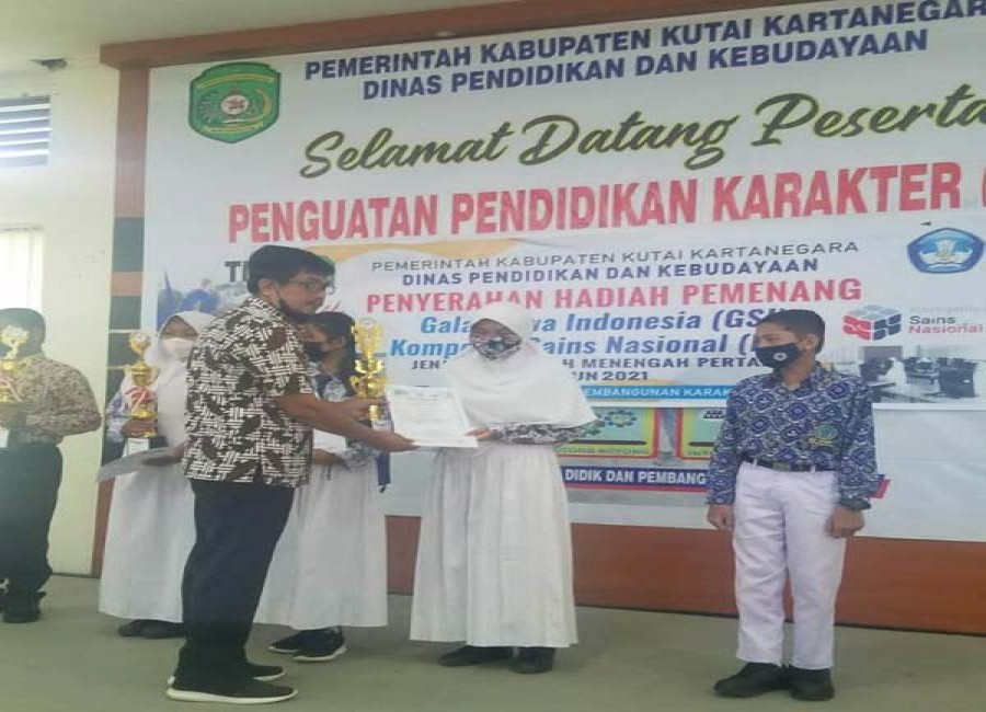 Dua Siswi SMP Negeri 3 Tenggarong Raih Prestasi Kompetisi Sains Nasional Tingkat Kabupaten